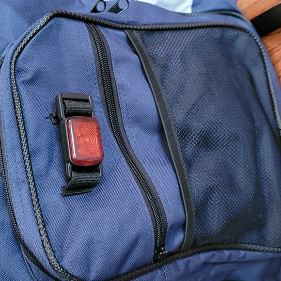 Highroad Unisex 3 Compartment Heavy Duty Hiking Backpack with Blinking Light - Picture 7 of 16